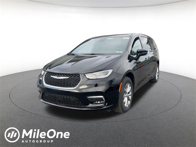 2026 Chrysler Pacifica Select's photo