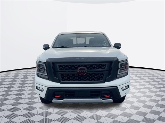 2024 Nissan Titan PRO-4X photo 2