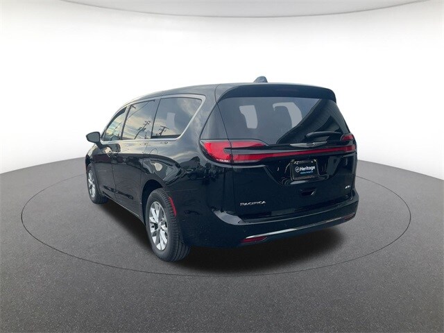 2026 Chrysler Pacifica photo 3