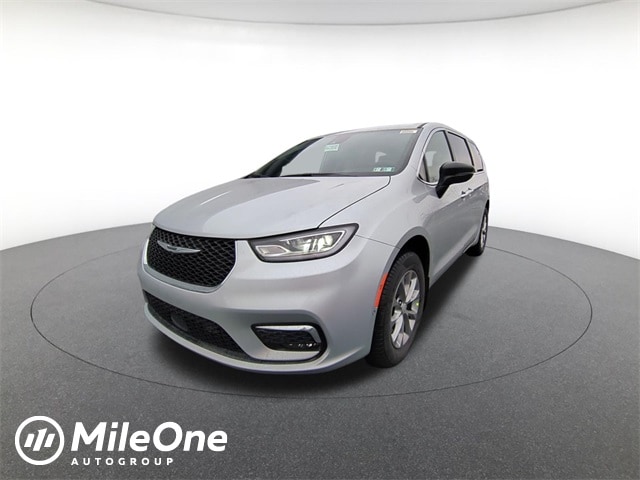 2026 Chrysler Pacifica Limited's photo