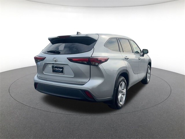 2024 Toyota Highlander LE photo 3