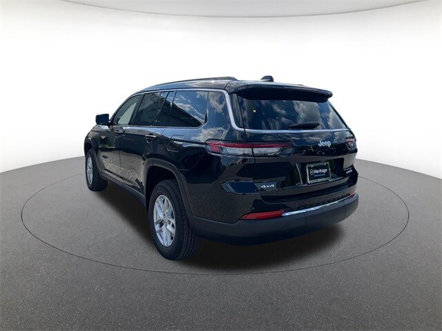 2025 Jeep Grand Cherokee Laredo Sport photo 2