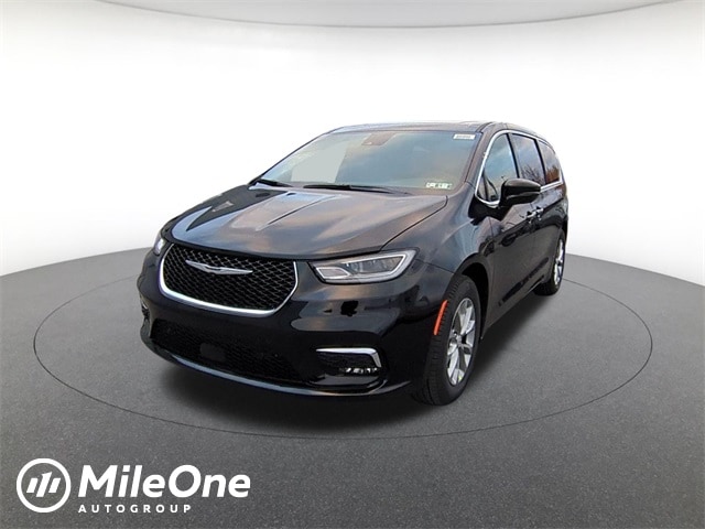 2026 Chrysler Pacifica Limited's photo