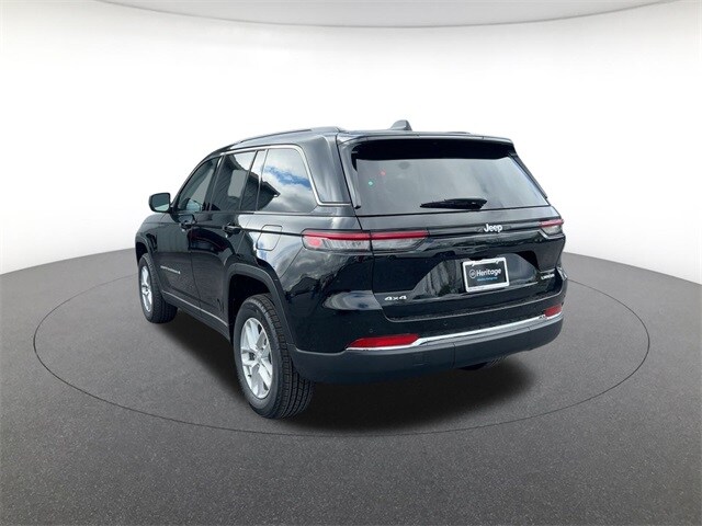 2025 Jeep Grand Cherokee Laredo Sport photo 3