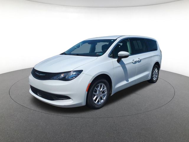 2023 Chrysler Voyager LX's photo
