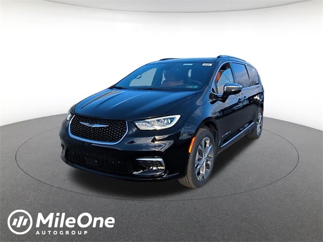 2026 Chrysler Pacifica Pinnacle's photo