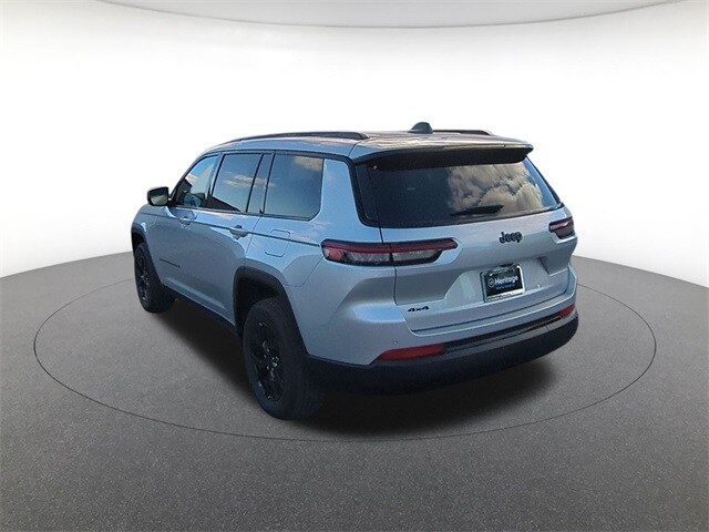 2025 Jeep Grand Cherokee Laredo Sport photo 3