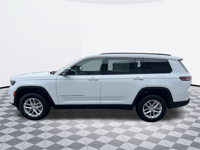 2025 Jeep Grand Cherokee Laredo Sport photo 2