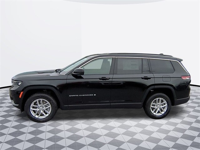 2025 Jeep Grand Cherokee Laredo photo 2