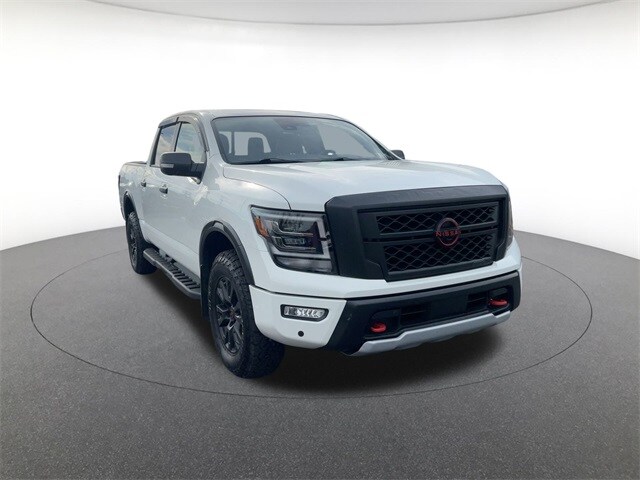 2024 Nissan Titan PRO-4X photo 3