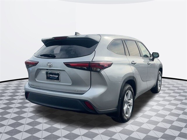 2024 Toyota Highlander LE photo 4