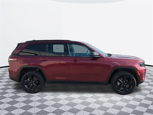 2024 Jeep Grand Cherokee Limited photo 3