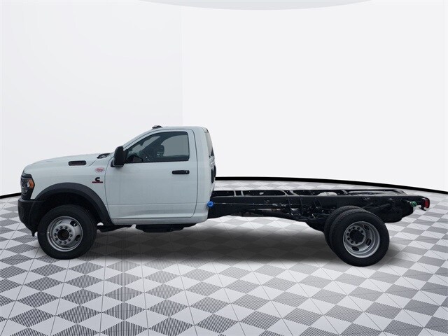 2024 Ram 5500 Tradesman SLT photo 2