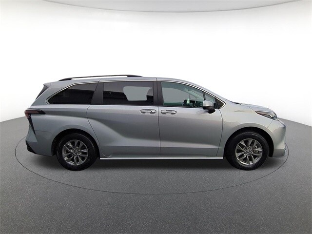 2024 Toyota Sienna XLE photo 4