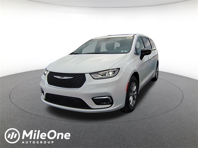 2026 Chrysler Pacifica Limited's photo