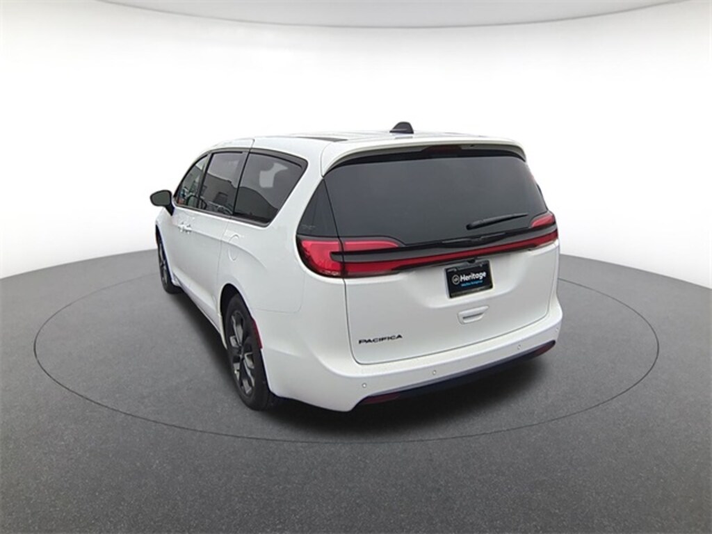 New 2026 Chrysler Pacifica Select Passenger Van