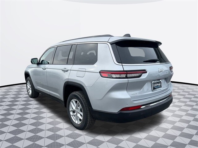 2025 Jeep Grand Cherokee Laredo photo 3