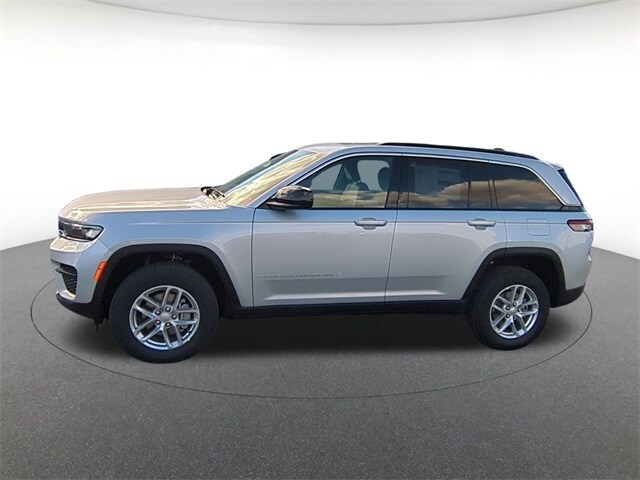 2025 Jeep Grand Cherokee Laredo photo 2