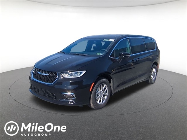 2026 Chrysler Pacifica Select's photo