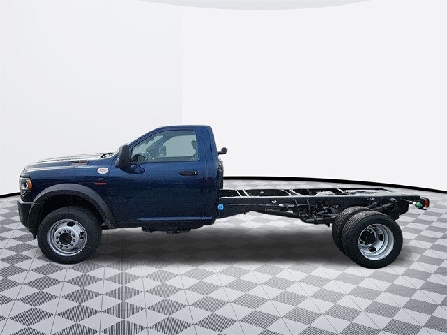 2024 Ram 5500 Tradesman SLT photo 2