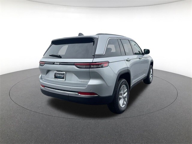 2025 Jeep Grand Cherokee Laredo photo 2