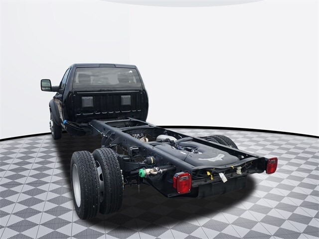 2024 Ram 5500 Tradesman SLT photo 3
