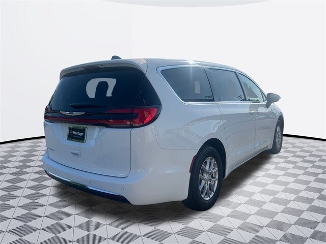 2025 Chrysler Pacifica photo 4