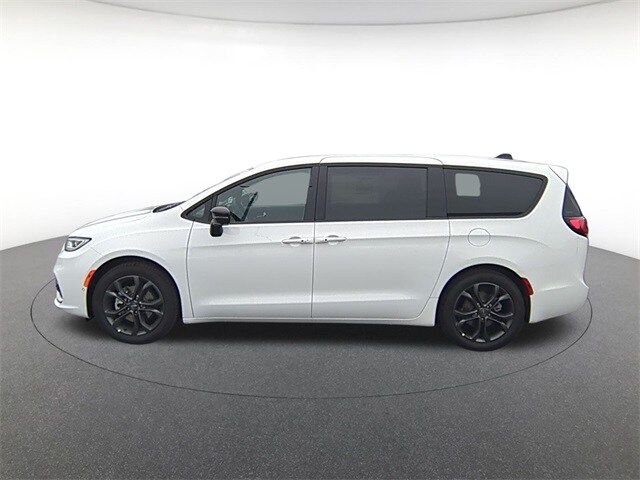 2026 Chrysler Pacifica photo 2