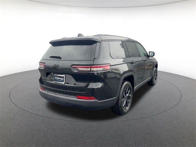 2025 Jeep Grand Cherokee Laredo Sport photo 2