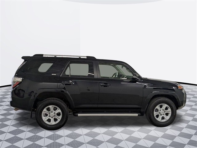 2022 Toyota 4Runner SR5 Premium photo 4