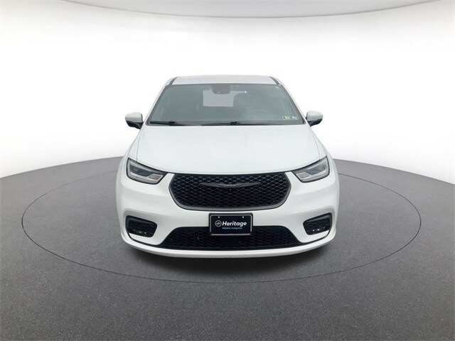 2023 Chrysler Pacifica Hybrid Touring L photo 2