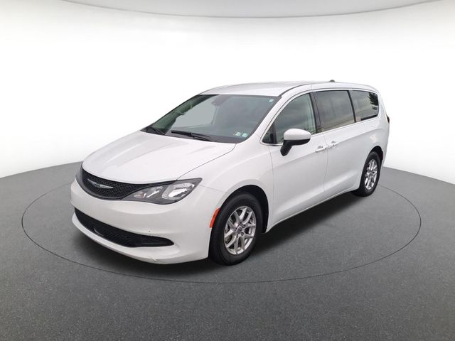 2023 Chrysler Voyager LX's photo