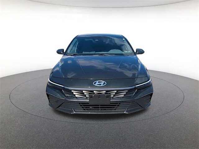 2024 Hyundai Elantra SEL photo 2