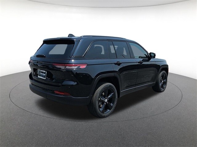 2025 Jeep Grand Cherokee Laredo photo 4