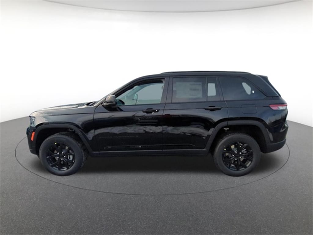 New 2025 Jeep Grand Cherokee Laredo Sport Utility