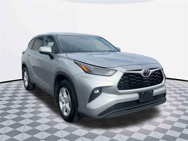 2024 Toyota Highlander LE photo 2