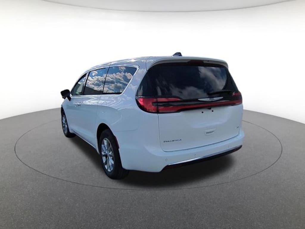 New 2026 Chrysler Pacifica Select Passenger Van