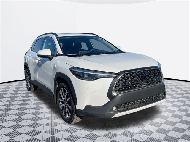 2022 Toyota Corolla Cross XLE photo 3