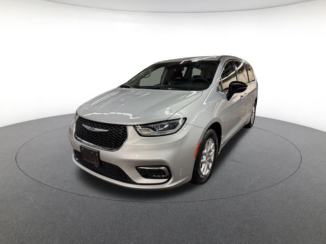 2024 Chrysler Pacifica Touring L's photo