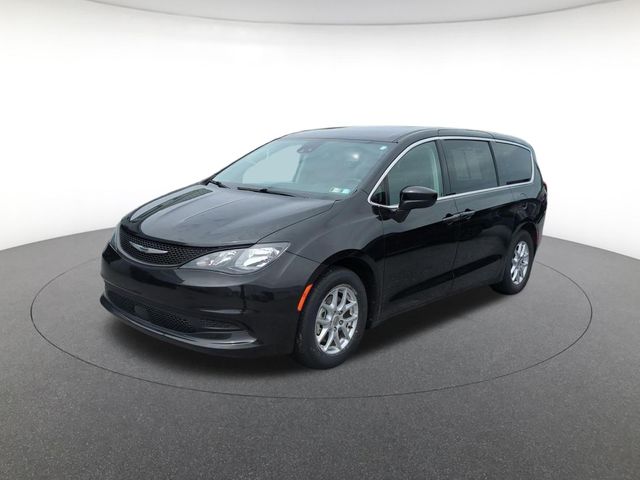 2023 Chrysler Voyager LX's photo
