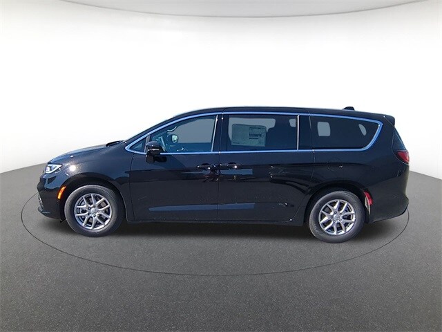 2026 Chrysler Pacifica photo 2