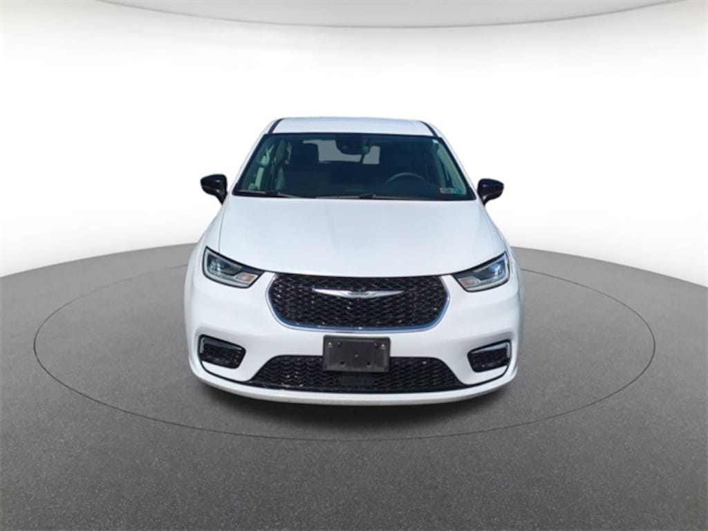 Used 2024 Chrysler Pacifica Touring L Minivan/Van