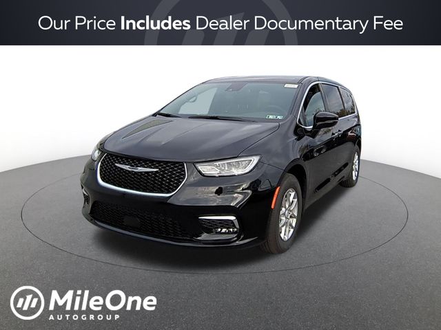 2026 Chrysler Pacifica Select's photo