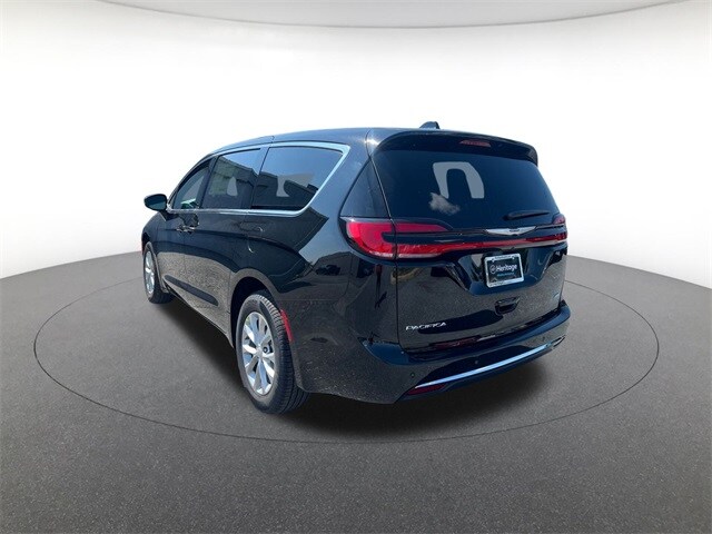 2025 Chrysler Pacifica photo 3