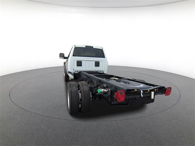 2024 Ram 5500 Tradesman SLT photo 3