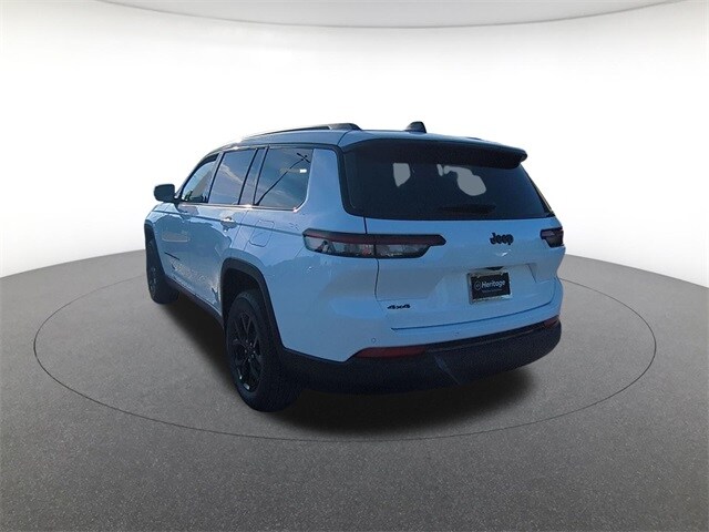 2025 Jeep Grand Cherokee Laredo photo 3