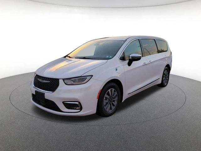 2023 Chrysler Pacifica Hybrid Limited Hybrid's photo