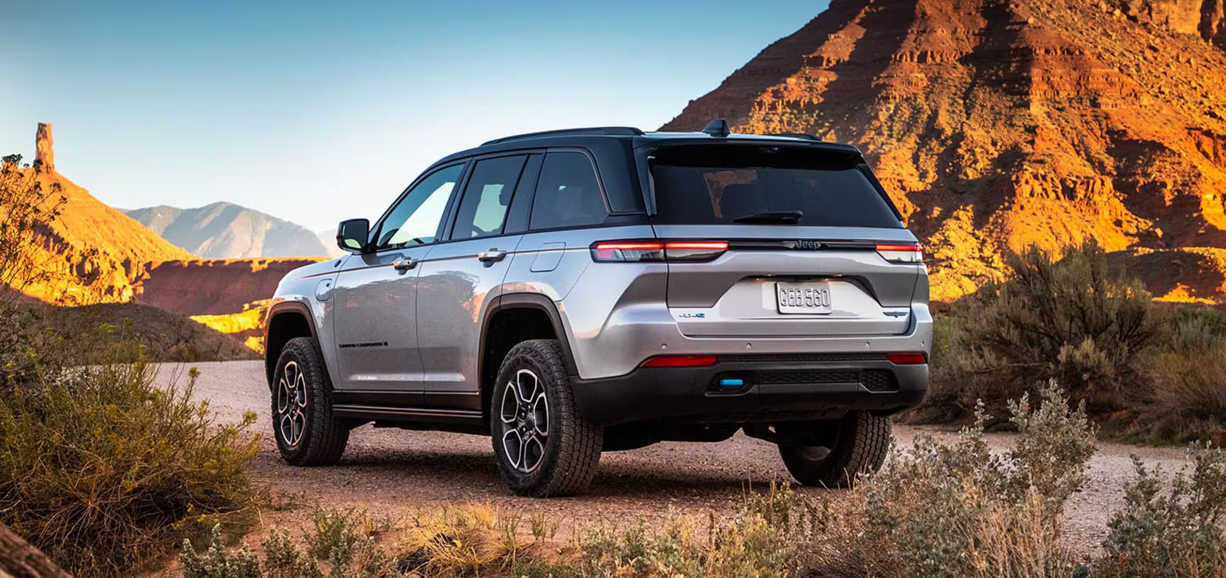 2025-jeep-Grand-Cherokee-4xe-rear-outdoors.png