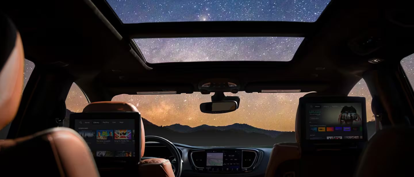 2025-chrysler-pacifica-rear-scre.png