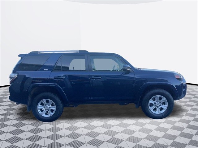 2022 Toyota 4Runner SR5 photo 3